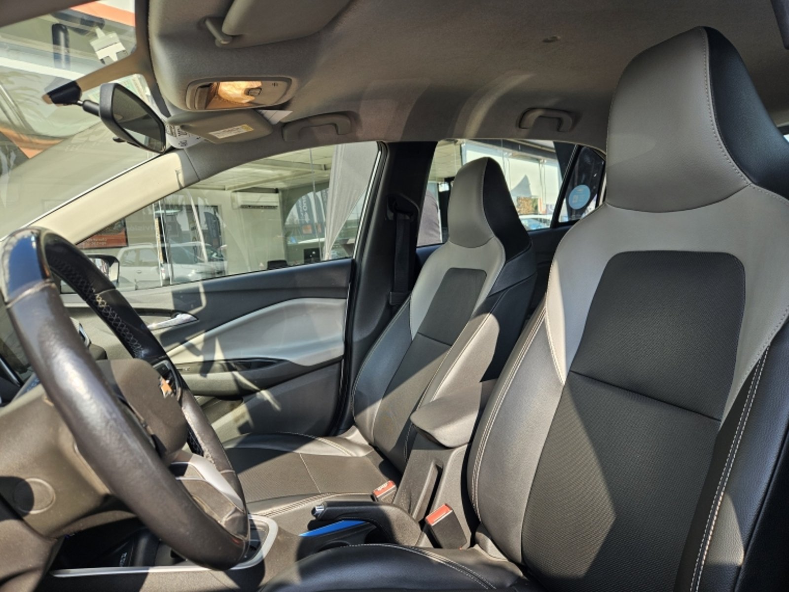 CHEVROLET ONIX PREMIER 1.0T AUT 2023 - Imagen 14 de 20