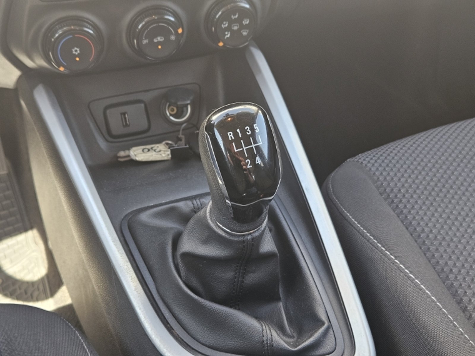 CHEVROLET ONIX LT MT 2023 - Imagen 12 de 20