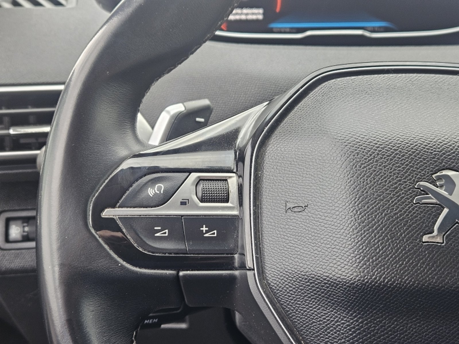 Peugeot 3008 ALLURE PACK THP 165 AT 1.6 2021 - Imagen 19 de 20