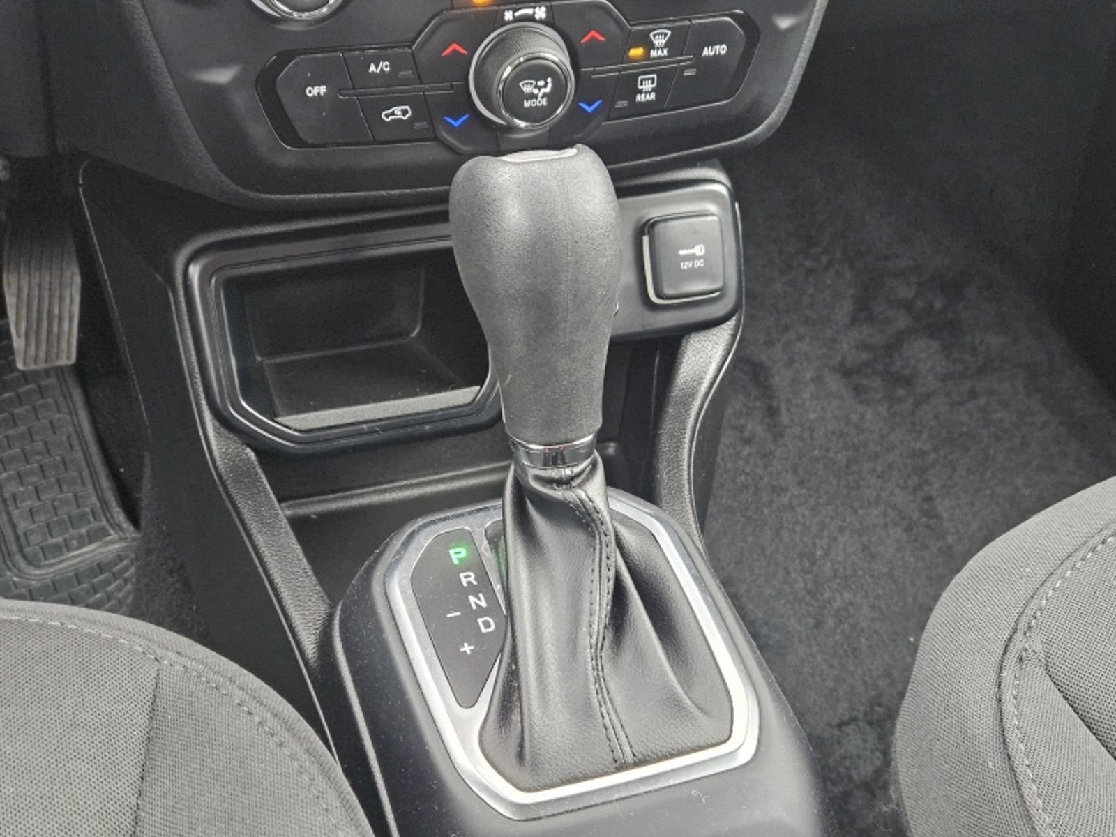JEEP RENEGADE SPORT LX AT 2023 - Imagen 13 de 20