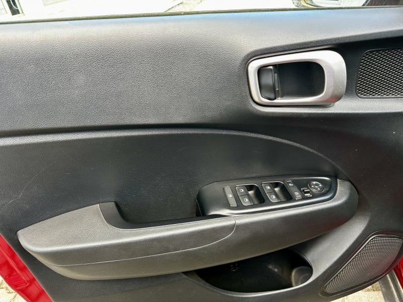 Hyundai VENUE 1.6 QX PLUS MT 2021 - Imagen 15 de 18