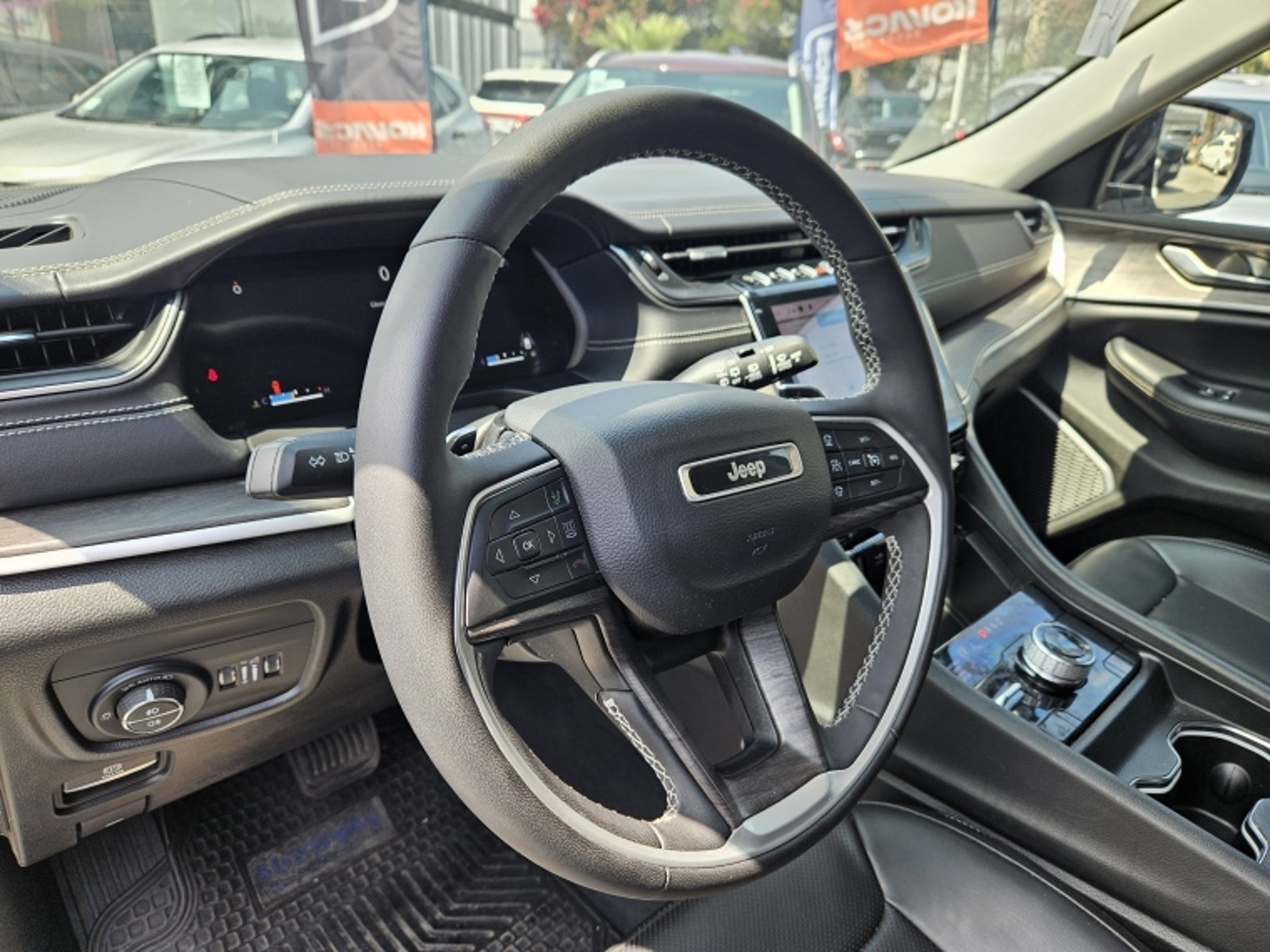JEEP GRAND CHEROKEE 3.6 LIMITED L AT 4X4 2024 - Imagen 14 de 20