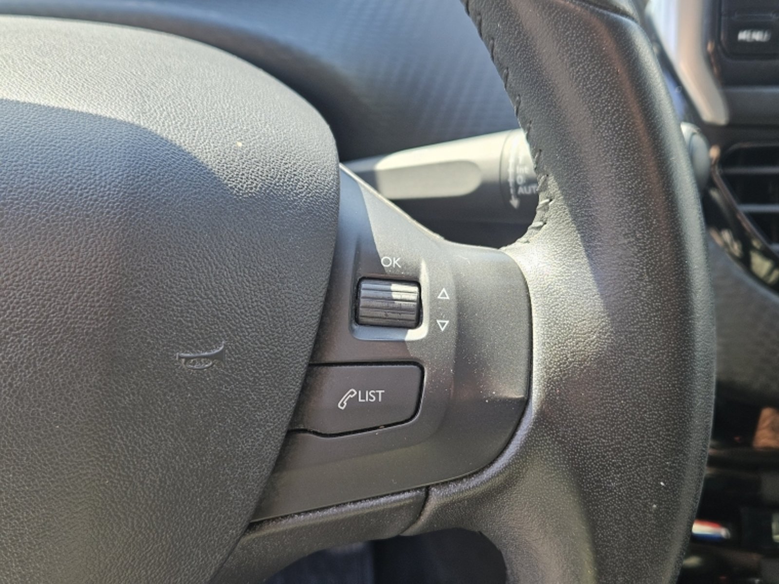 PEUGEOT 208 SIGNATURE 1.2 PURETECH MT 2019 - Imagen 18 de 20