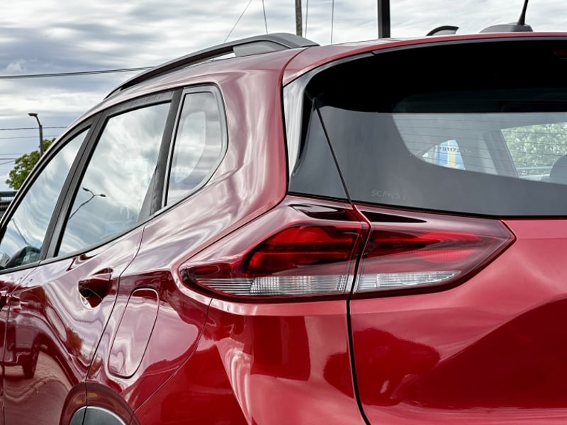 Chevrolet TRACKER 1.2T LTZ MT 2022 - Imagen 8 de 18