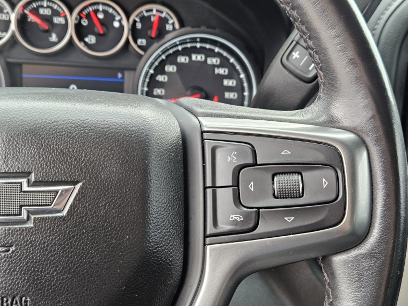 Chevrolet SILVERADO SILVERADO 5.3L LT TB AT 4WD 2022 - Imagen 18 de 19