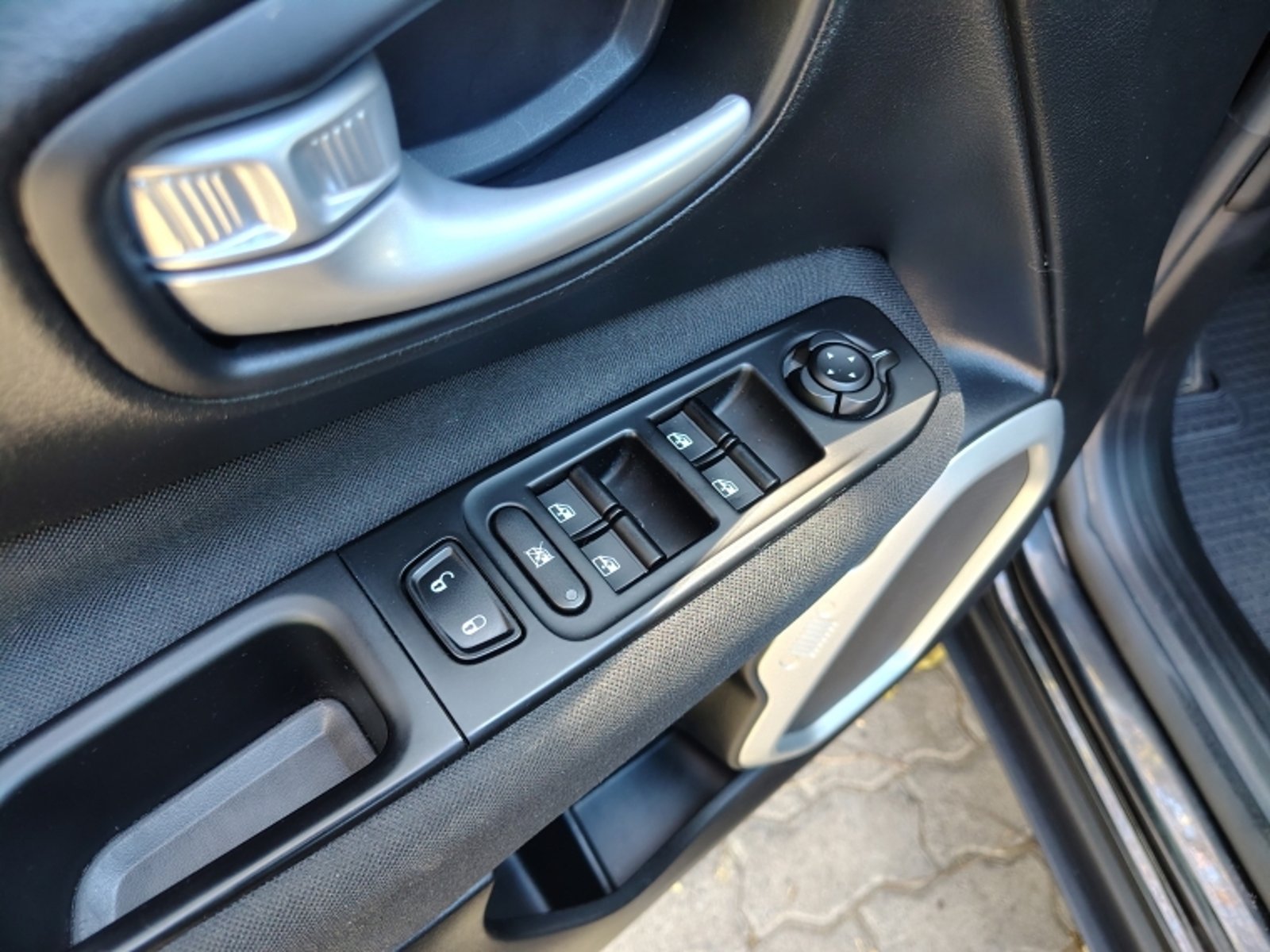 JEEP RENEGADE 1.8 SPORT LX MT 2022 - Imagen 13 de 20