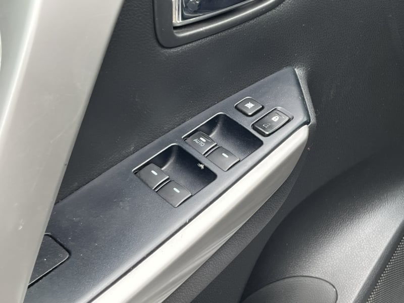 Mitsubishi MONTERO SPORT 3.0 AT  4X2 2020 - Imagen 12 de 20