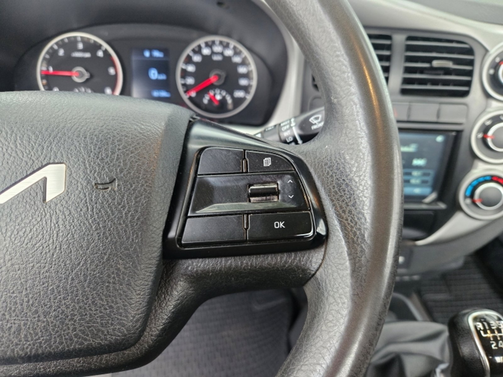 Kia FRONTIER 2.5L 6MT ABS 2024 - Imagen 14 de 15