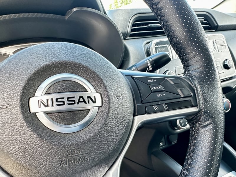 Nissan VERSA 1.6 MT 2021 - Imagen 12 de 18