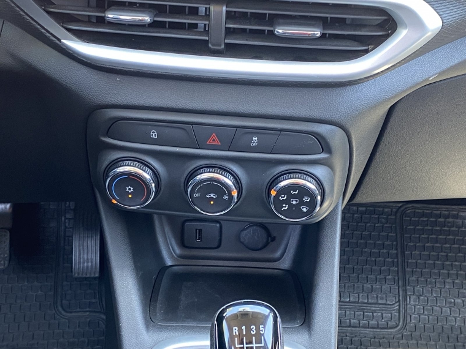 CHEVROLET TRACKER 1.2 LTZ MT 2023 - Imagen 13 de 20