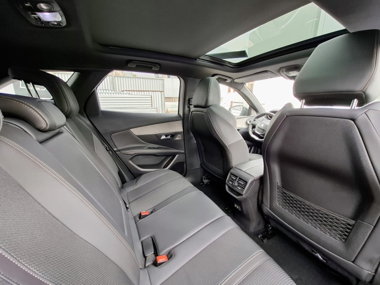 PEUGEOT 3008 GT BLACK PACK BLUEHDI 130 EAT8 2023 - Imagen 17 de 20