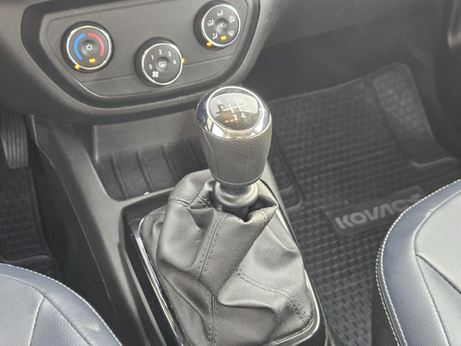 CHEVROLET SPIN PREMIER 1.8 MT 2022 - Imagen 14 de 20