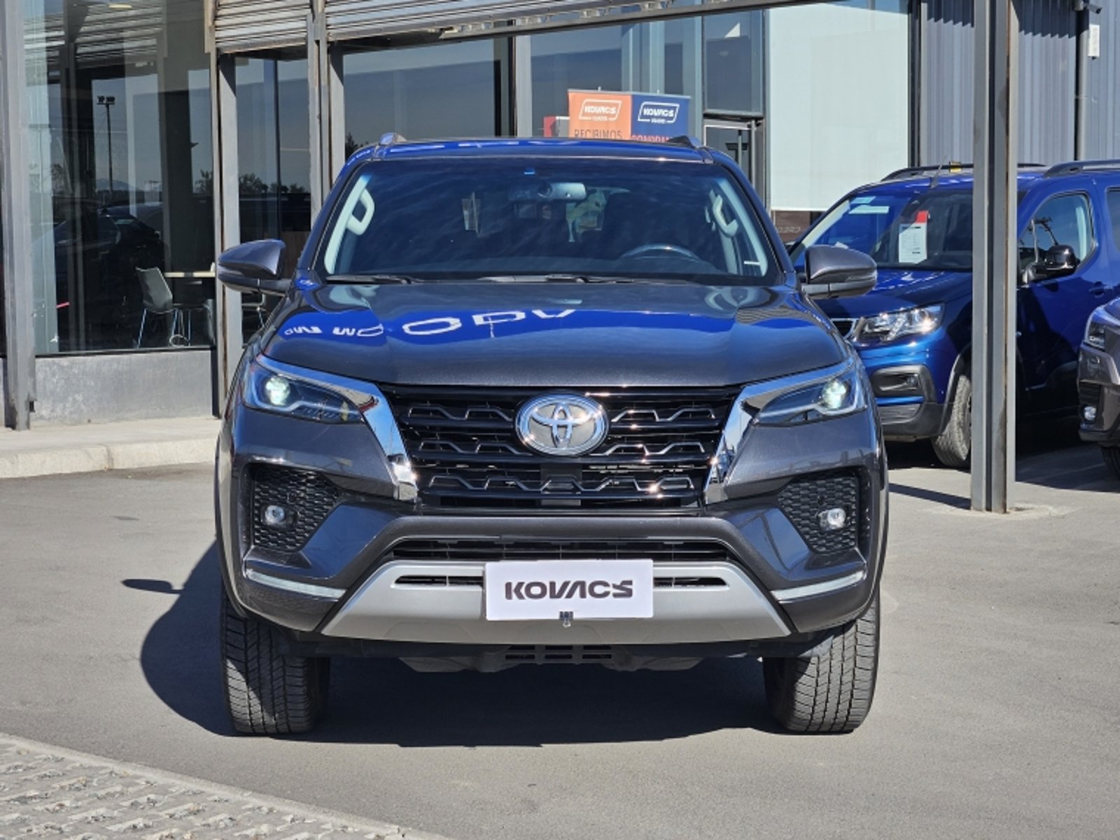 Toyota FORTUNER SRX AT 2.7 2023 - Foto 2 de 20