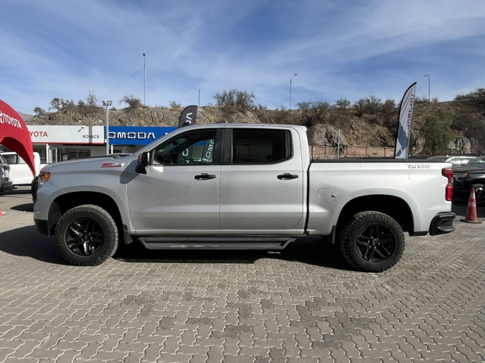 Chevrolet SILVERADO TB 4WD 5.3 2023 - Foto 2 de 20