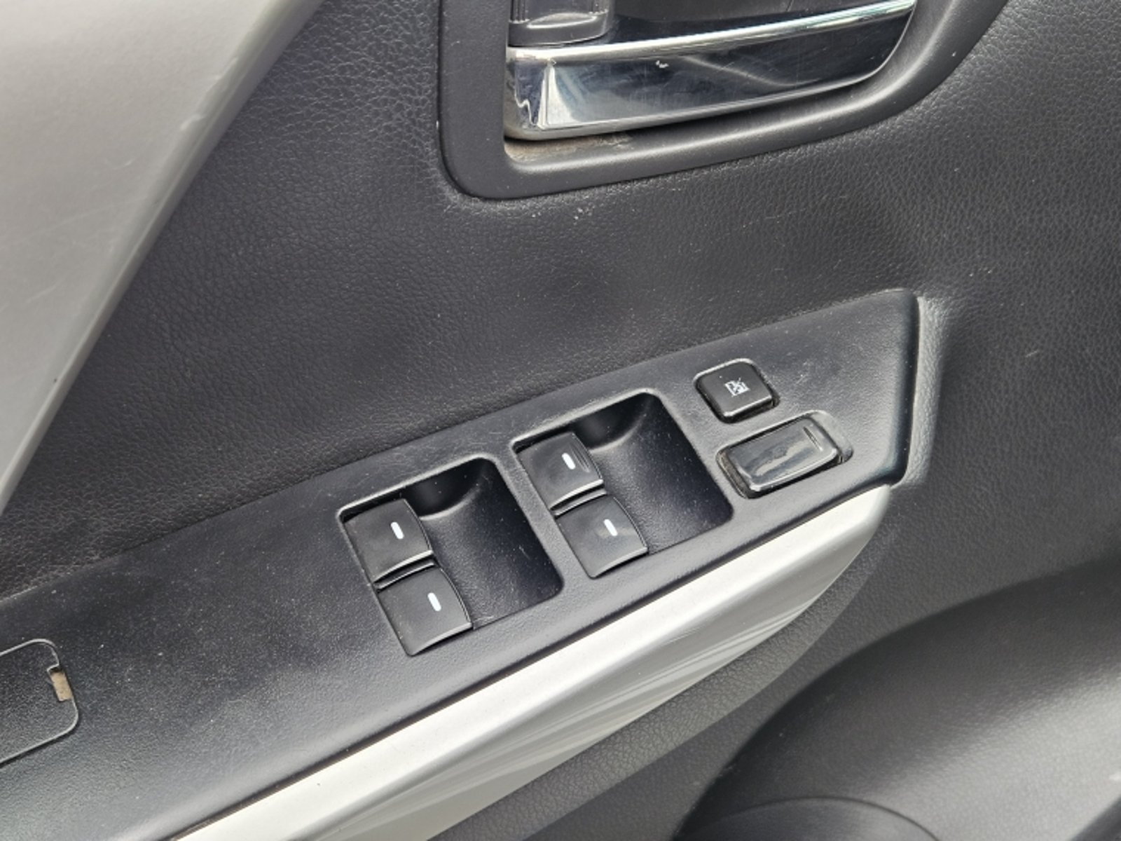 MITSUBISHI MONTERO SPORT MT 4X2 2.4 2017 - Imagen 14 de 19