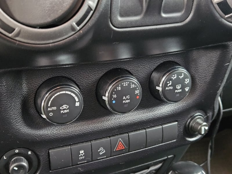 Jeep WRANGLER WRANGLER SPORT 4X4 3.6 AUT 2017 - Imagen 18 de 20