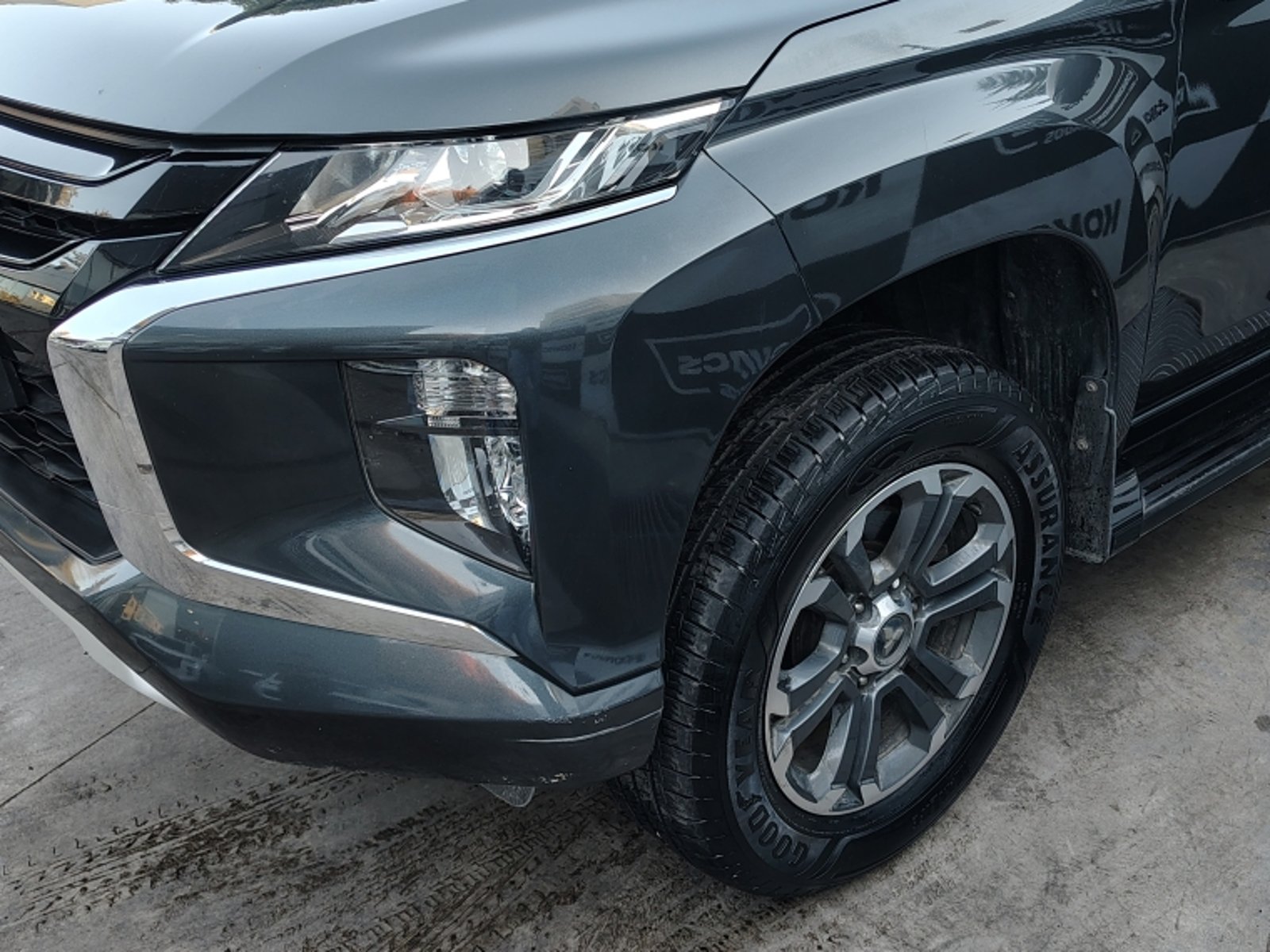 Mitsubishi L200 2.4 TD DAKAR CRS HP AT  4X4 2023 - Foto 2 de 18