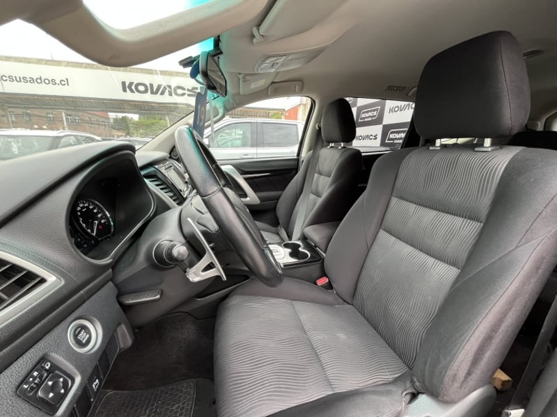 Mitsubishi MONTERO SPORT 3.0 AT  4X2 2020 - Imagen 14 de 20