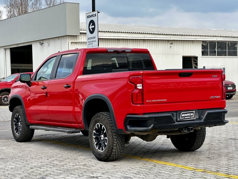 Chevrolet SILVERADO 6.2 AUT 2024 - Imagen 7 de 20