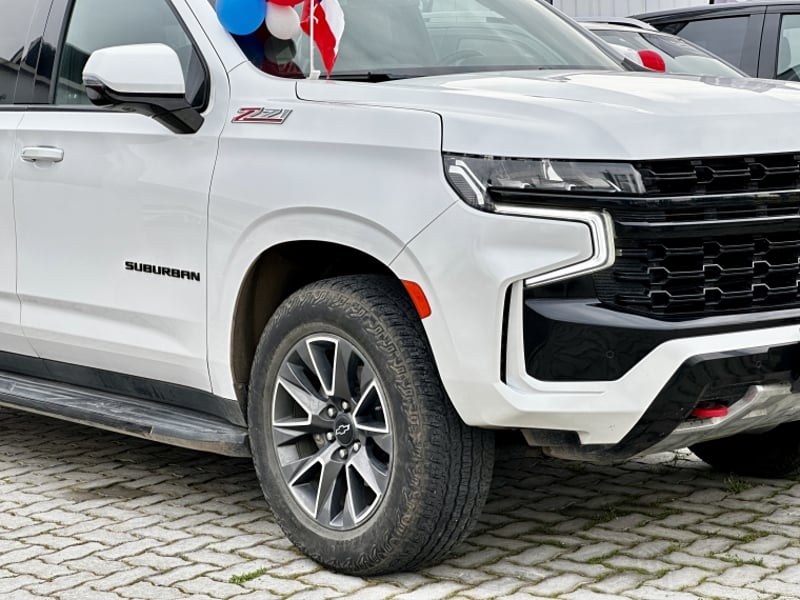 Chevrolet SUBURBAN 5.3 Z71 AT 4X4 2024 - Imagen 4 de 20
