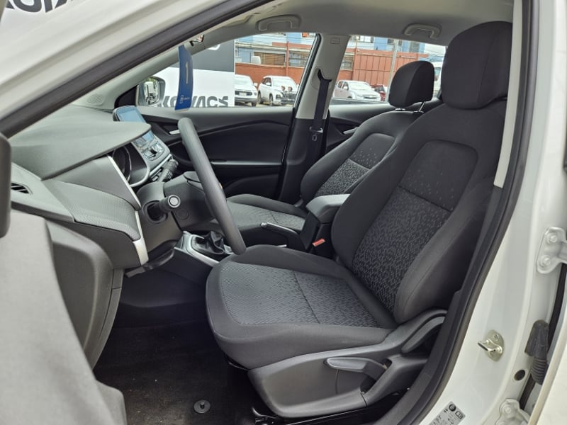Chevrolet TRACKER 1.2 LS MT 2023 - Imagen 14 de 19