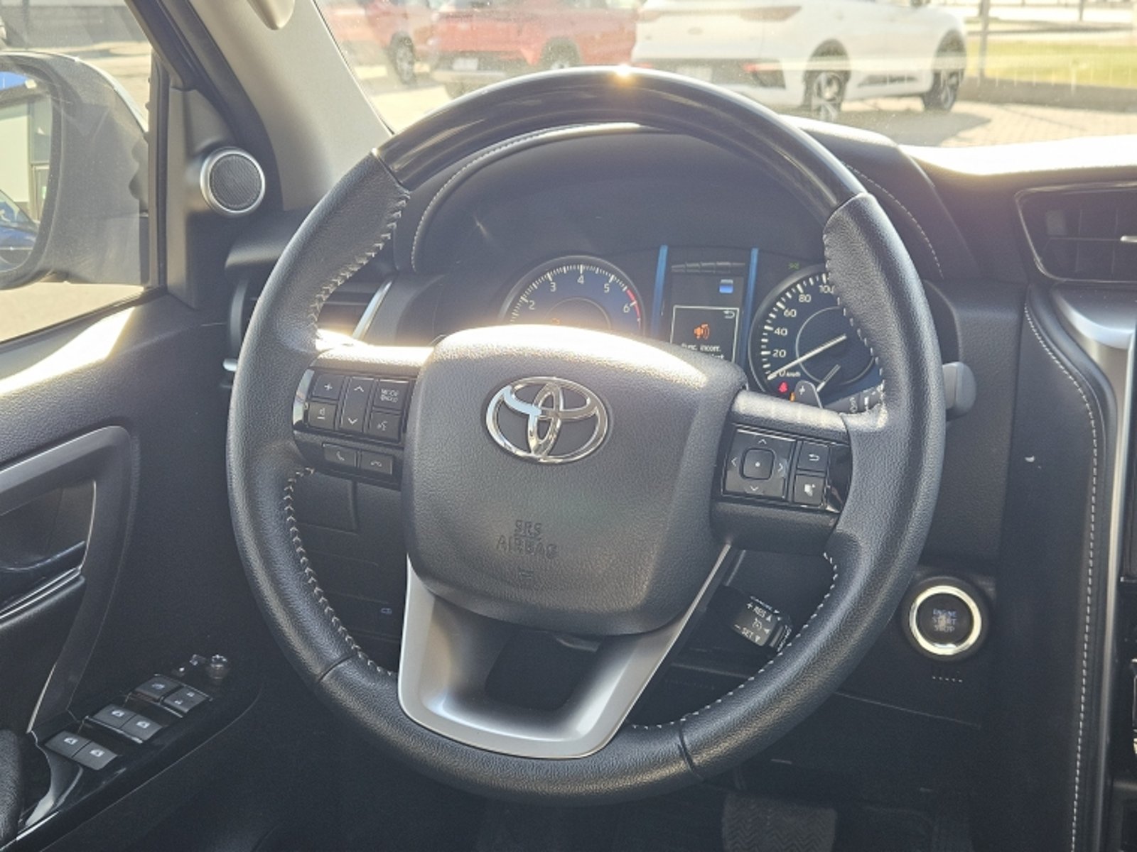 TOYOTA FORTUNER SRX AT 2.7 2023 - Imagen 13 de 20