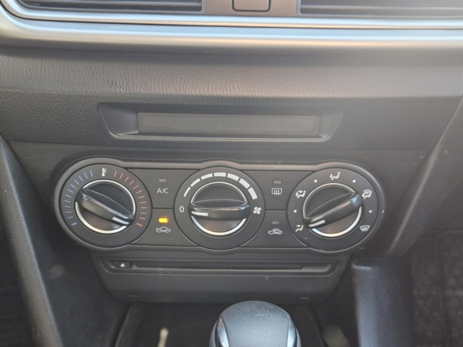 Mazda 3 S L AT 1.6 2018 - Imagen 13 de 18