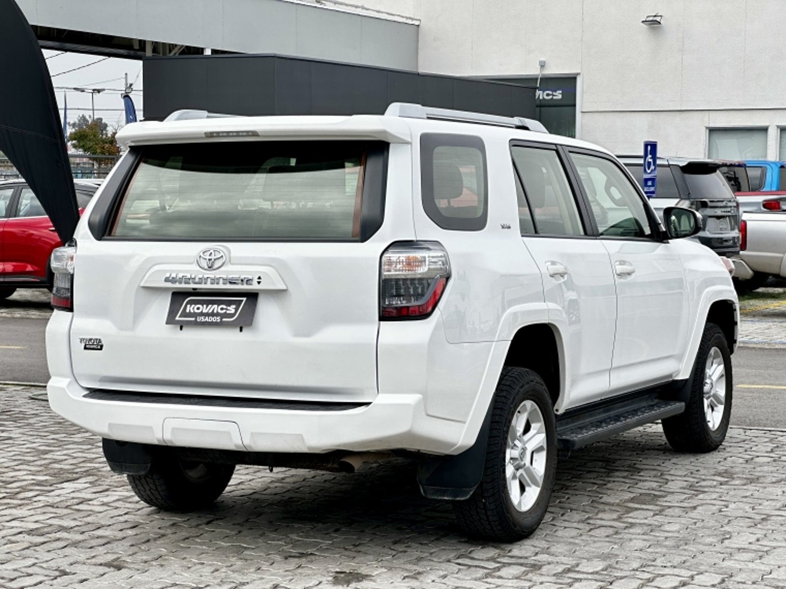 TOYOTA 4RUNNER 4.0  SR5  AT  4X4 2024 - Imagen 5 de 20