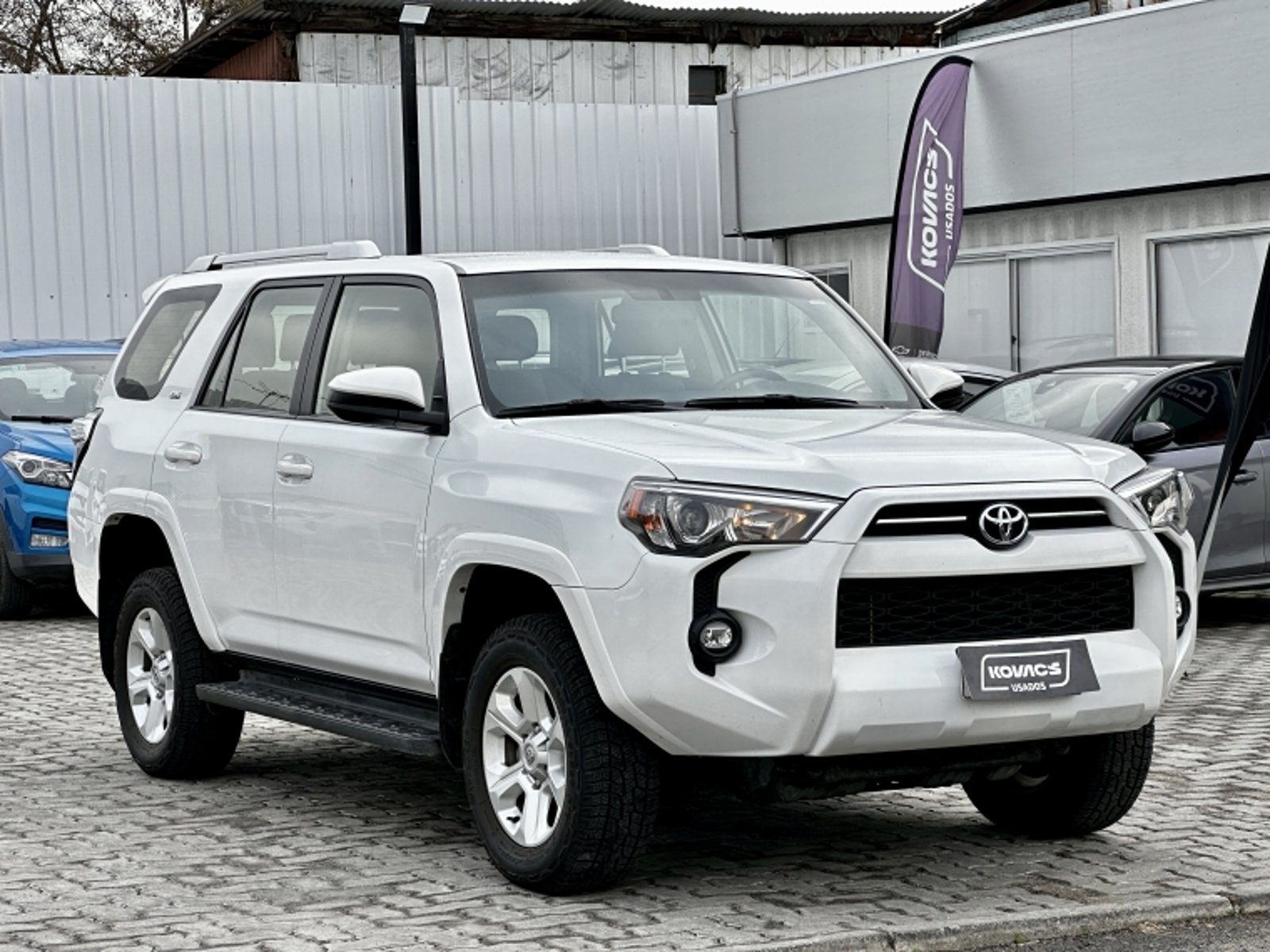 TOYOTA 4RUNNER 4.0  SR5  AT  4X4 2024 - Imagen 3 de 20