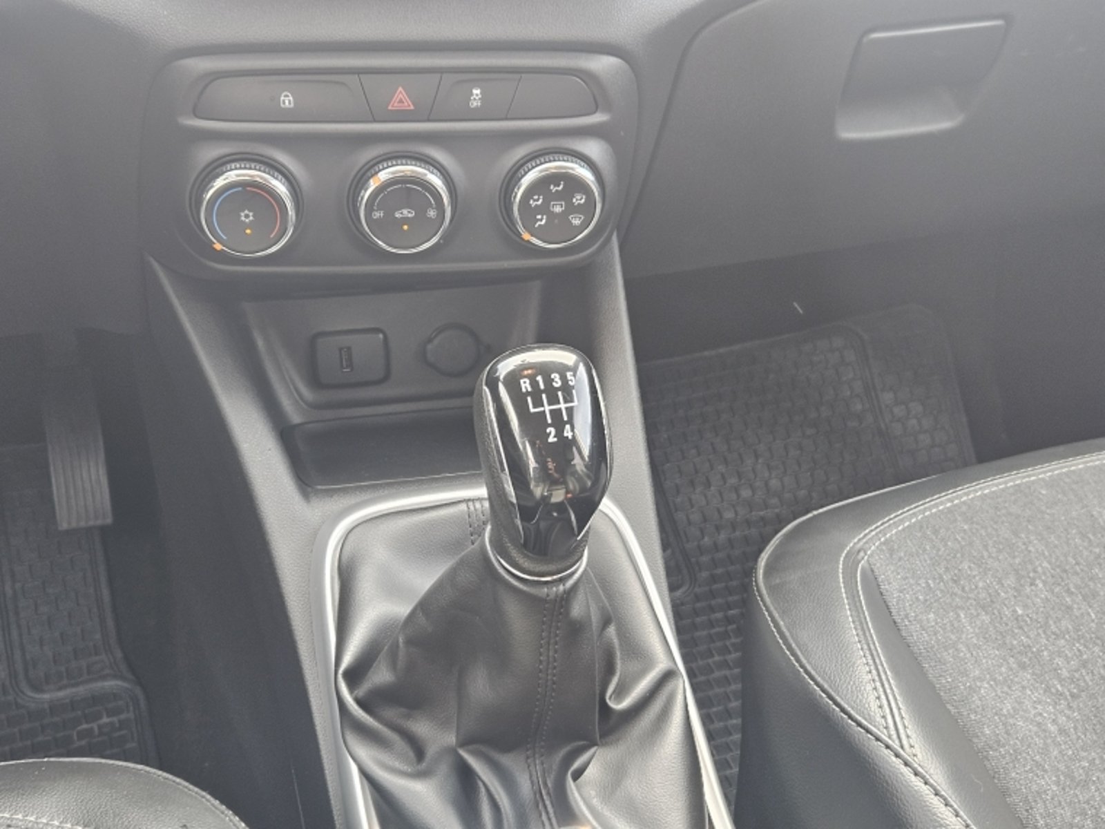 CHEVROLET TRACKER LTZ 1.2T MT 2023 - Imagen 12 de 20