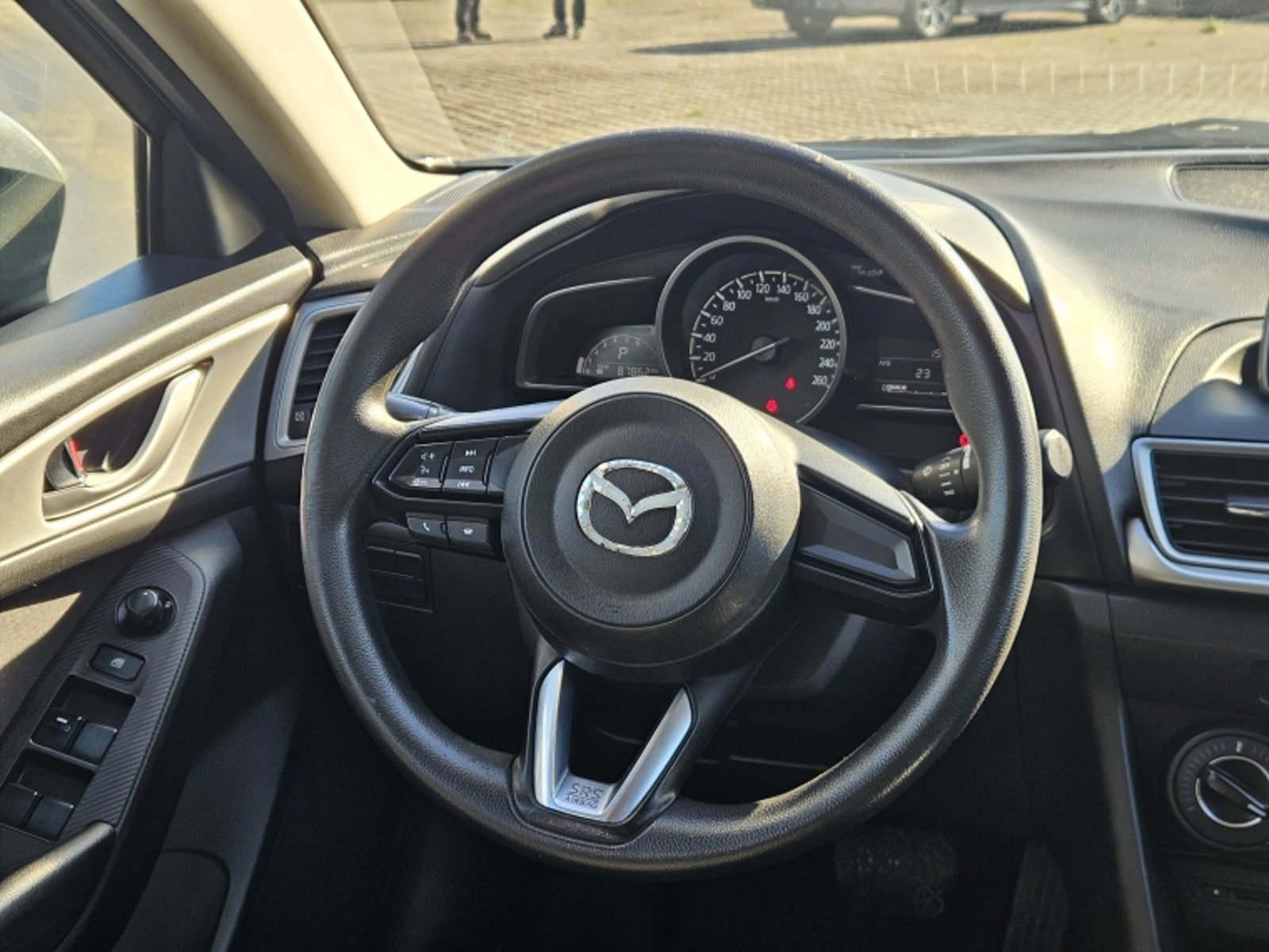 Mazda 3 S L AT 1.6 2018 - Imagen 10 de 18
