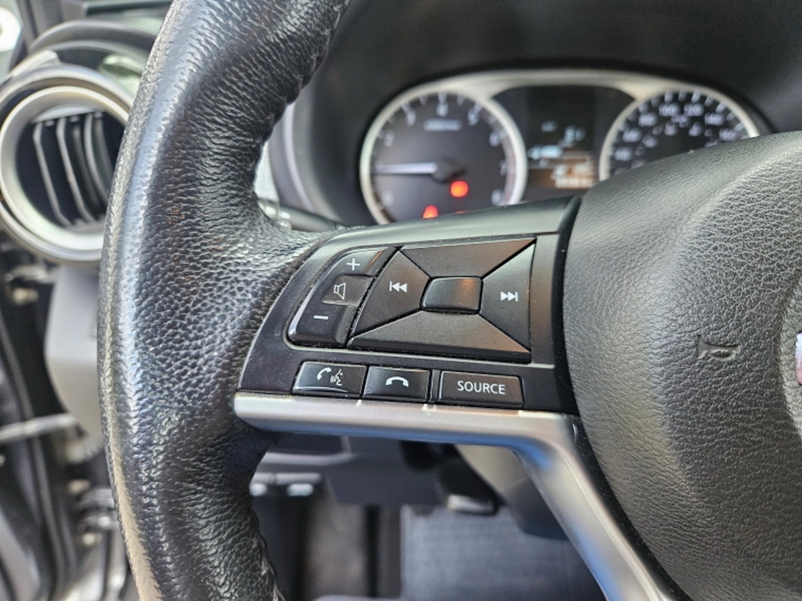 Nissan KICKS 1.6 ADVANCE MT 2019 - Imagen 16 de 18