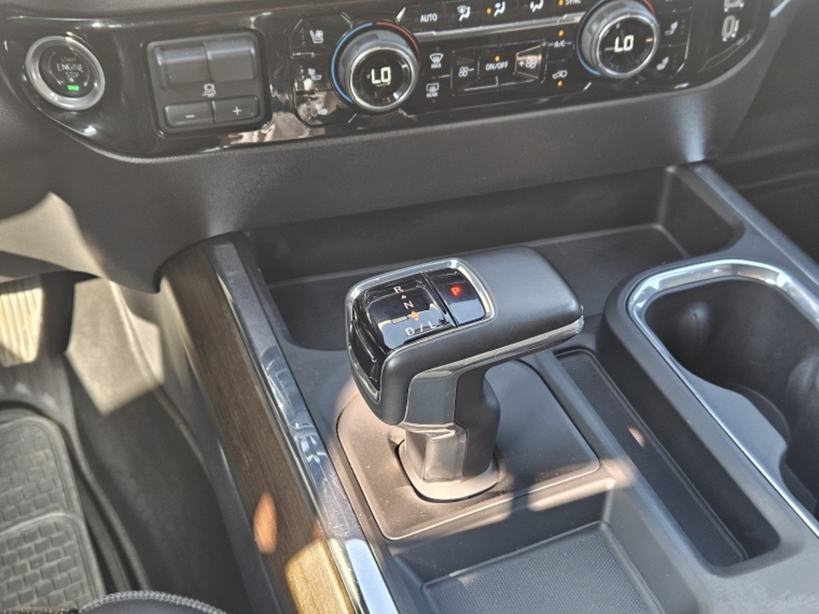 CHEVROLET SILVERADO TD HIGH COUNTRY AT 4X4 2024 - Imagen 14 de 20