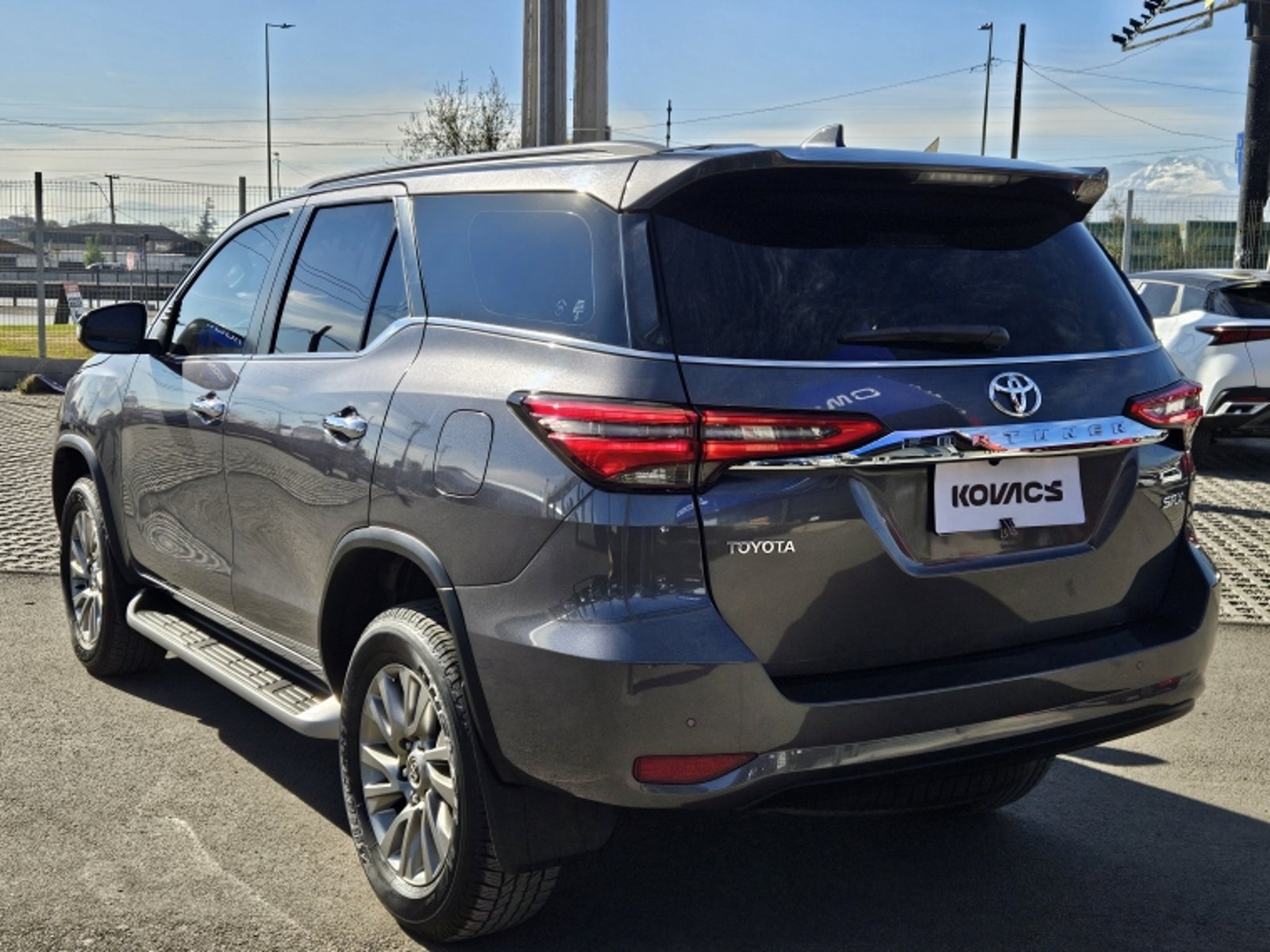 TOYOTA FORTUNER SRX AT 2.7 2023 - Imagen 6 de 20