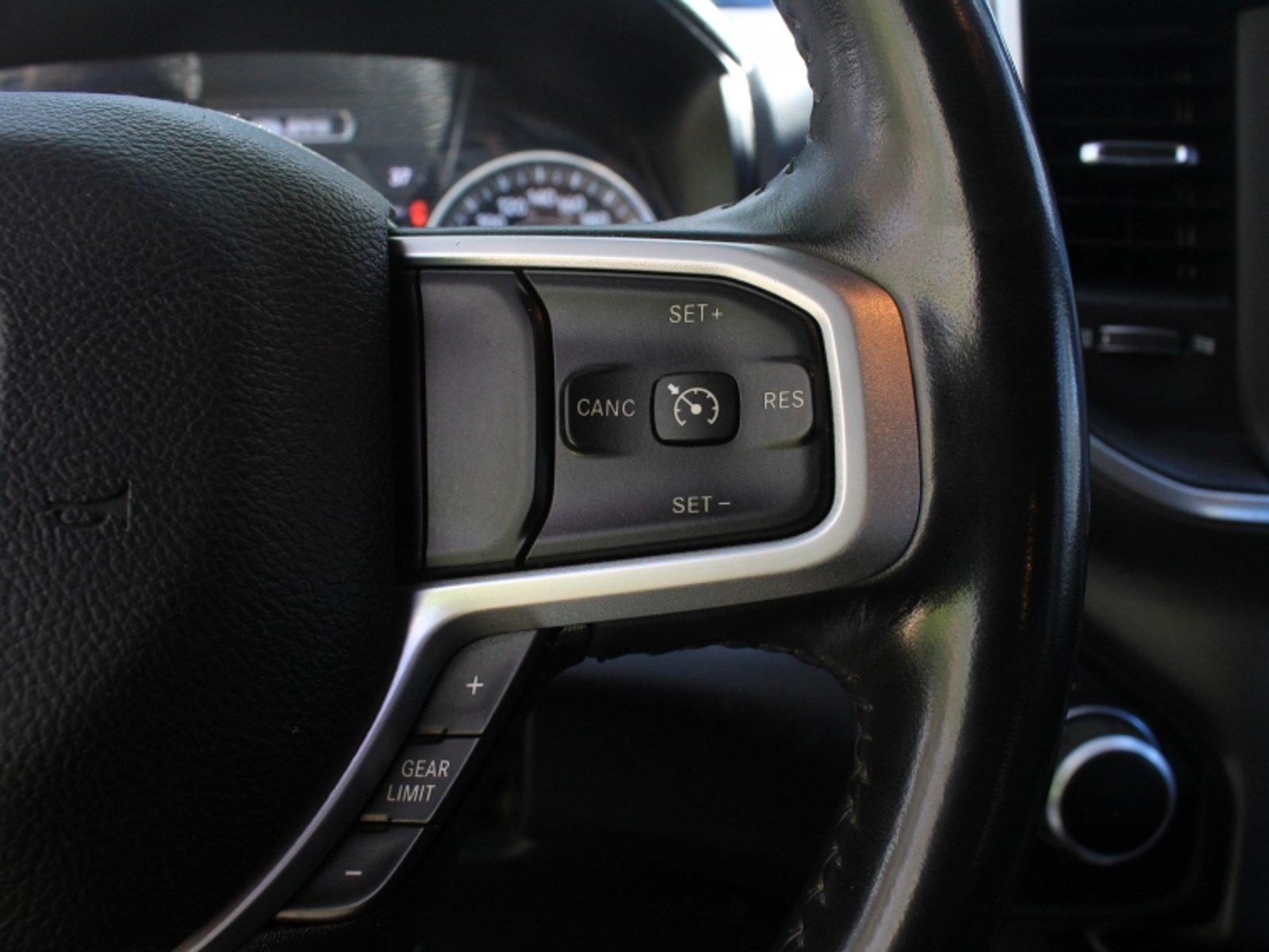 RAM 1500 BIG HORN CREW CAB 4X4 3.6 AUT 2023 - Imagen 18 de 19