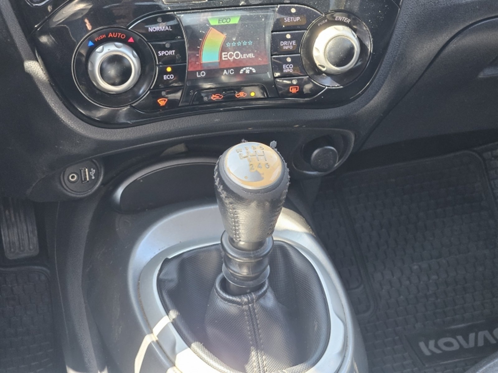 NISSAN JUKE EXCLUSIVE 1.6 MT 2018 - Imagen 11 de 20