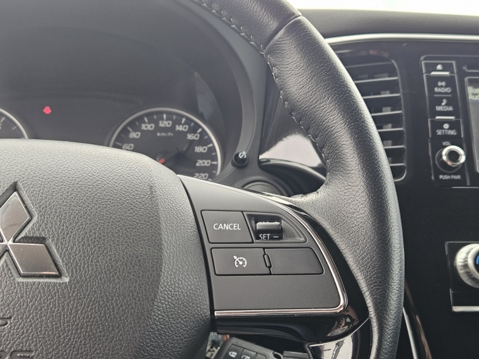 MITSUBISHI OUTLANDER GLX AT 4X2 2.0 2023 - Imagen 18 de 20