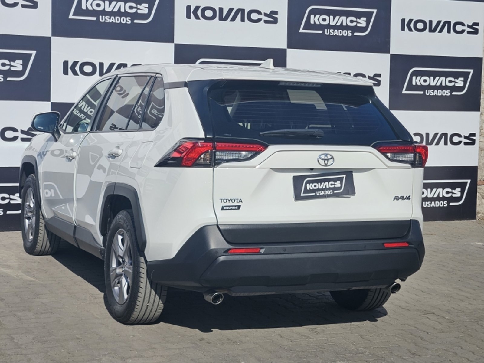 TOYOTA RAV4 LE AT 2024 - Imagen 6 de 20
