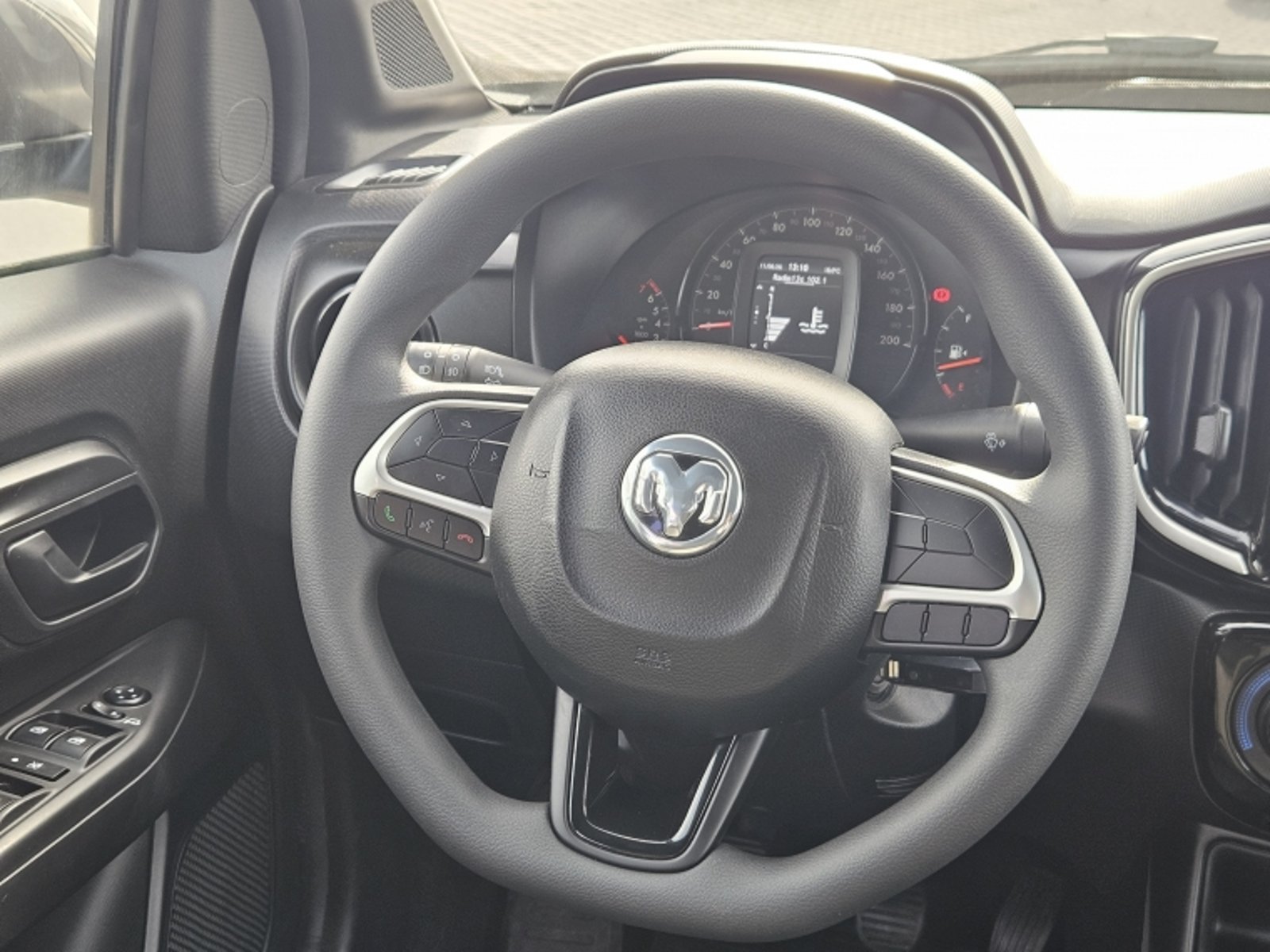 RAM 700 700 BIGHORN DCAB 1.3 2025 - Imagen 10 de 19