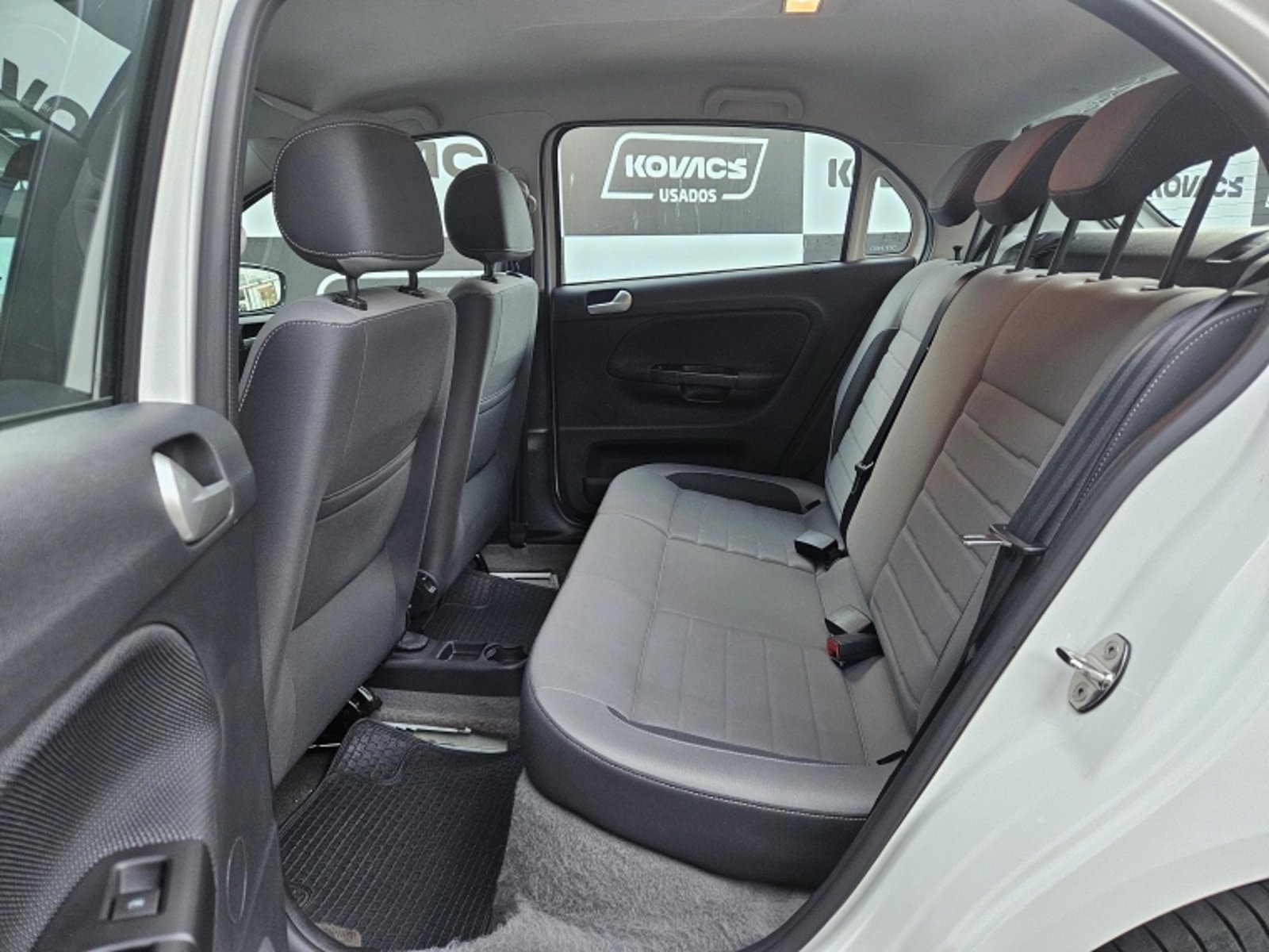 VOLKSWAGEN GOL 1.6  HIGHLINE MT 2023 - Imagen 8 de 20