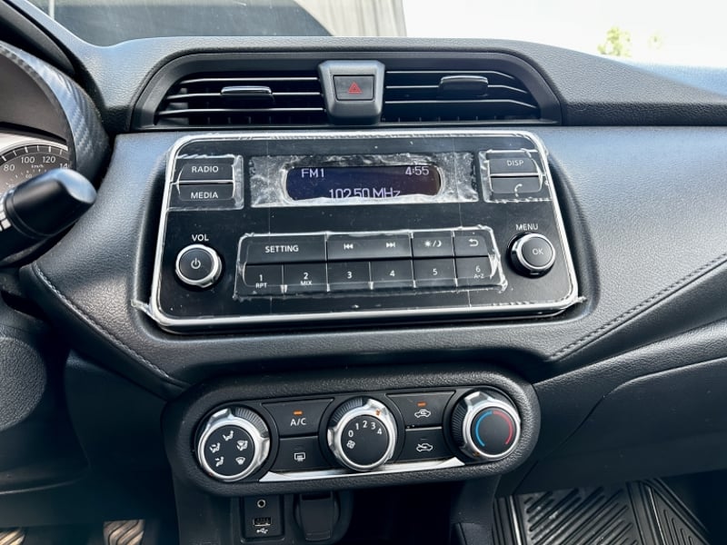 Nissan VERSA 1.6 MT 2021 - Imagen 13 de 18