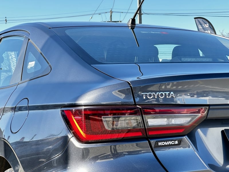 Toyota YARIS 1.5 E SEDAN MT 2023 - Imagen 8 de 18