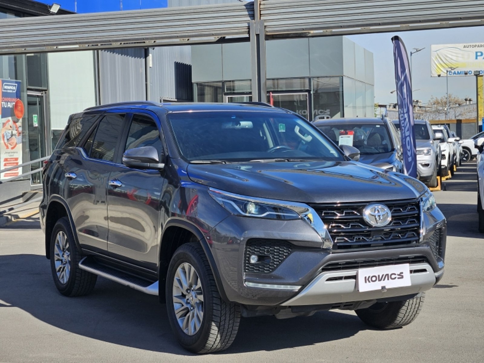Toyota FORTUNER SRX AT 2.7 2023 - Foto 3 de 20