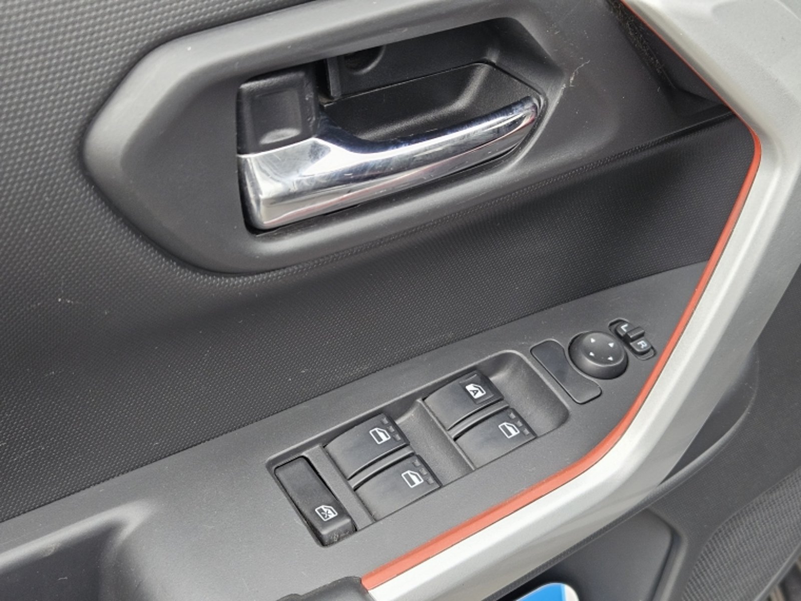 TOYOTA RAIZE E CVT AT 2022 - Imagen 15 de 19