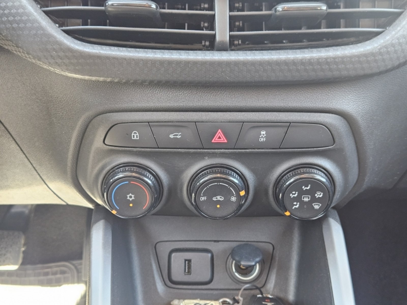 CHEVROLET ONIX LT MT 2023 - Imagen 10 de 20