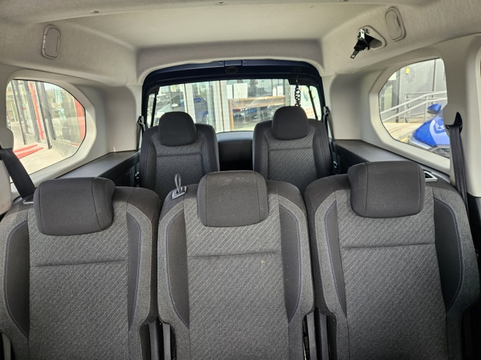 PEUGEOT RIFTER 1.5 ALLURE BLUEHDI 130 AT DIESEL 2023 - Imagen 17 de 20