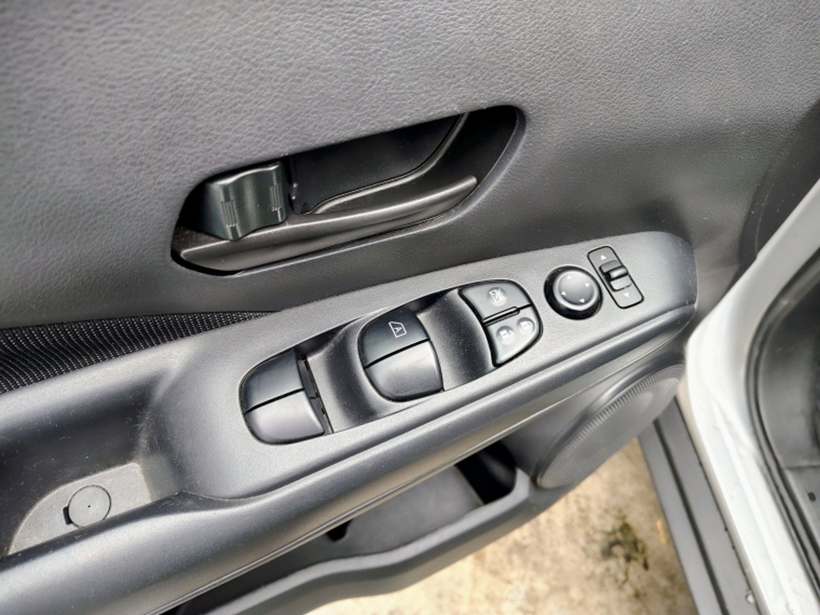 NISSAN KICKS 1.6   SENSE MT 2025 - Imagen 10 de 20