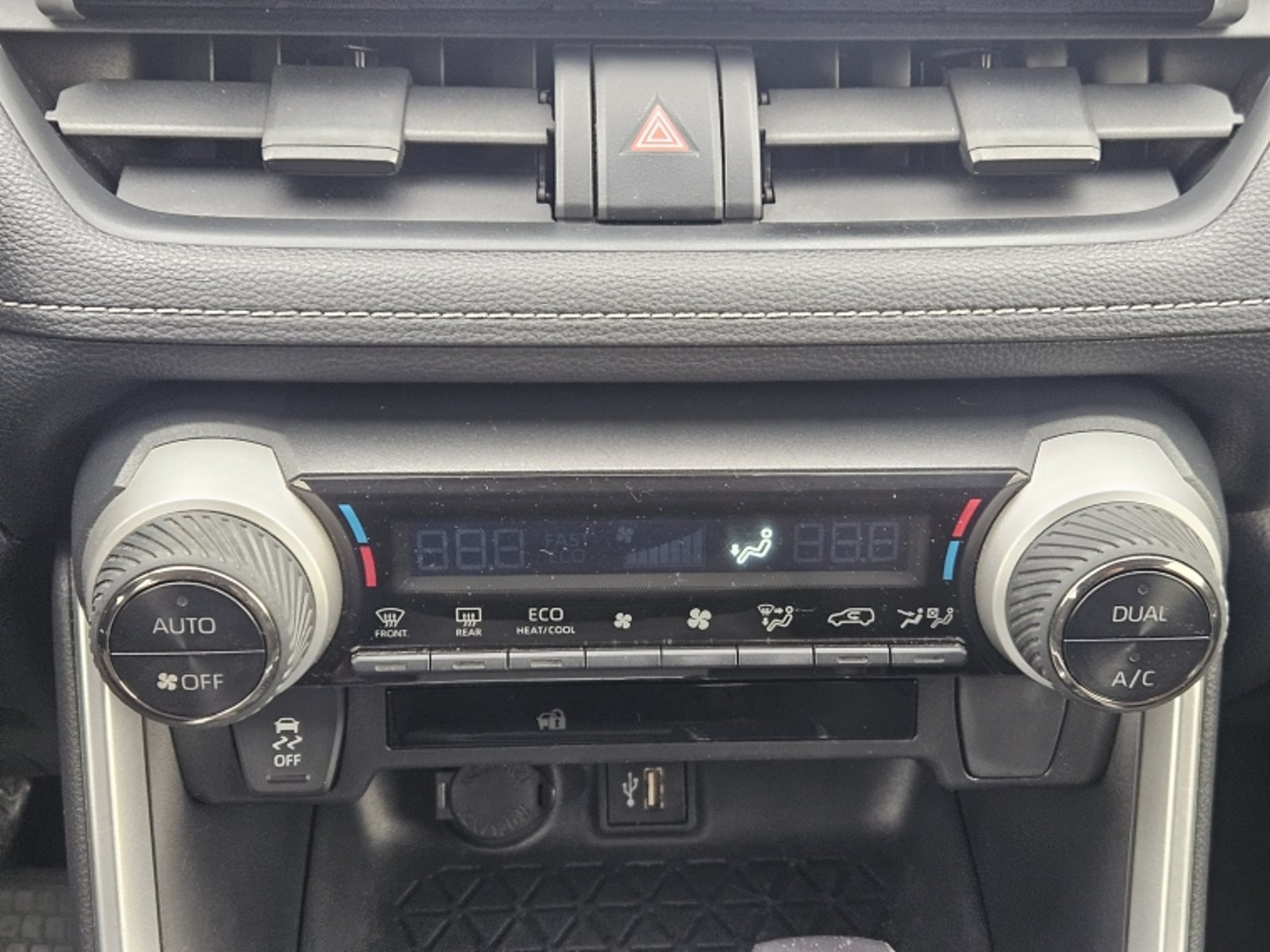 Toyota RAV4 2.0 XLE SAFETY SENSE AT 2023 - Imagen 12 de 20