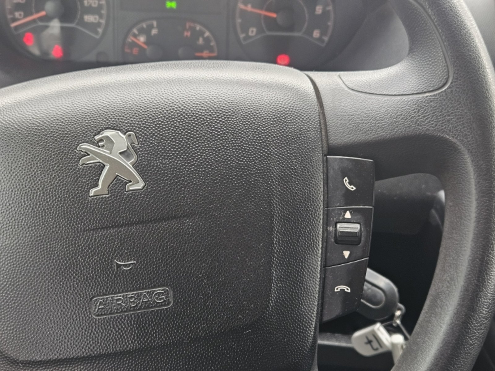PEUGEOT BOXER D/CAB. L4 BLUEHDI 165 MT DIESEL 2023 - Imagen 14 de 17