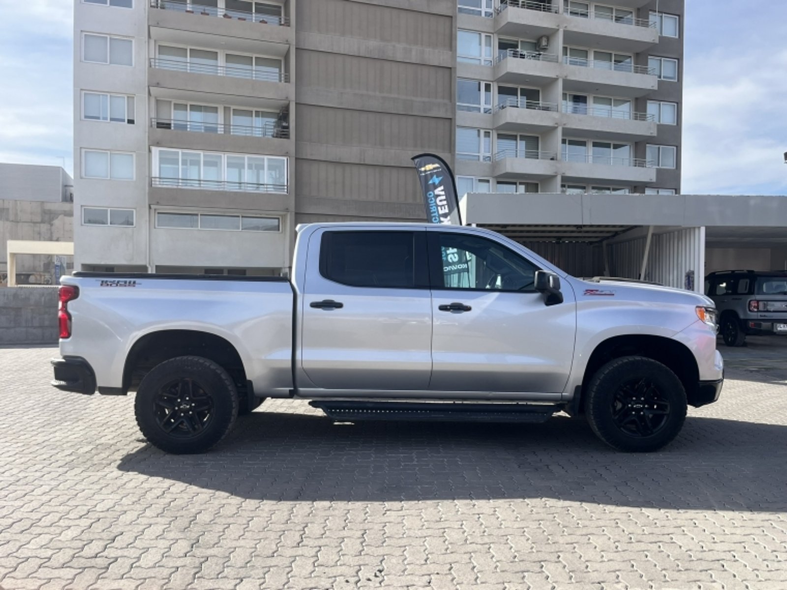 CHEVROLET SILVERADO TB 4WD 5.3 2023 - Imagen 6 de 20